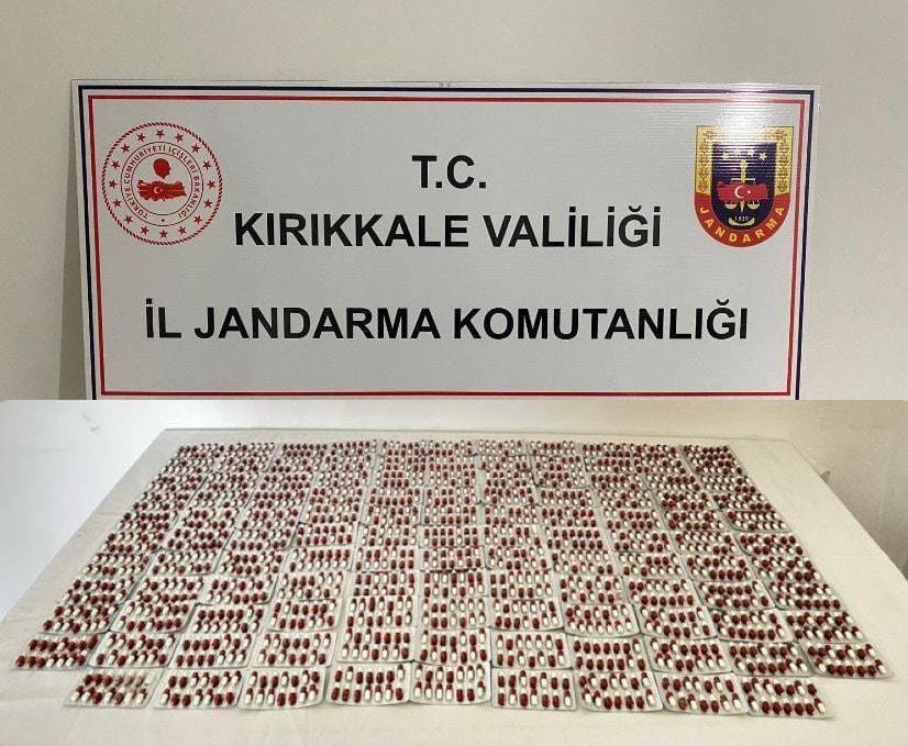 Kırıkkale’de jandarmadan uyuşturucu operasyonu: Bin 665 adet sentetik ecza hap ele geçirildi