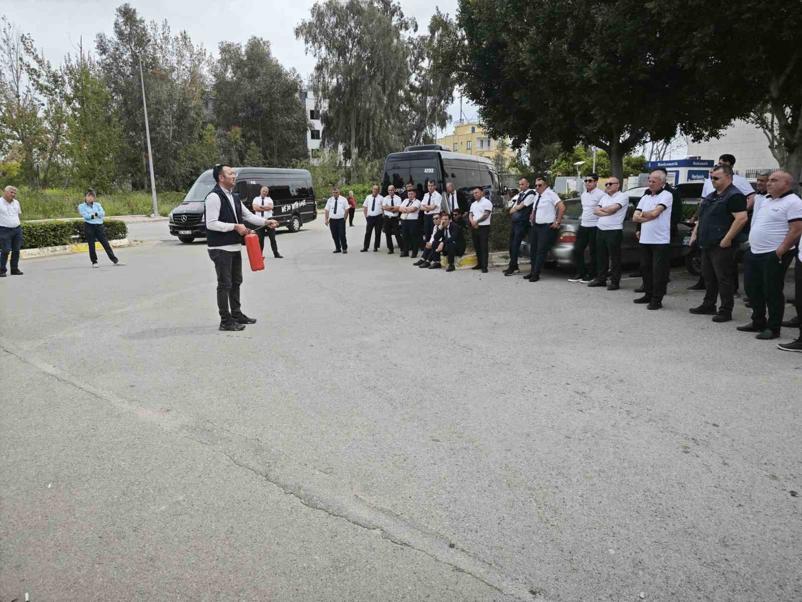 Antalya’da 300 turizm şoförüne yol güvenliği eğitimi verildi

