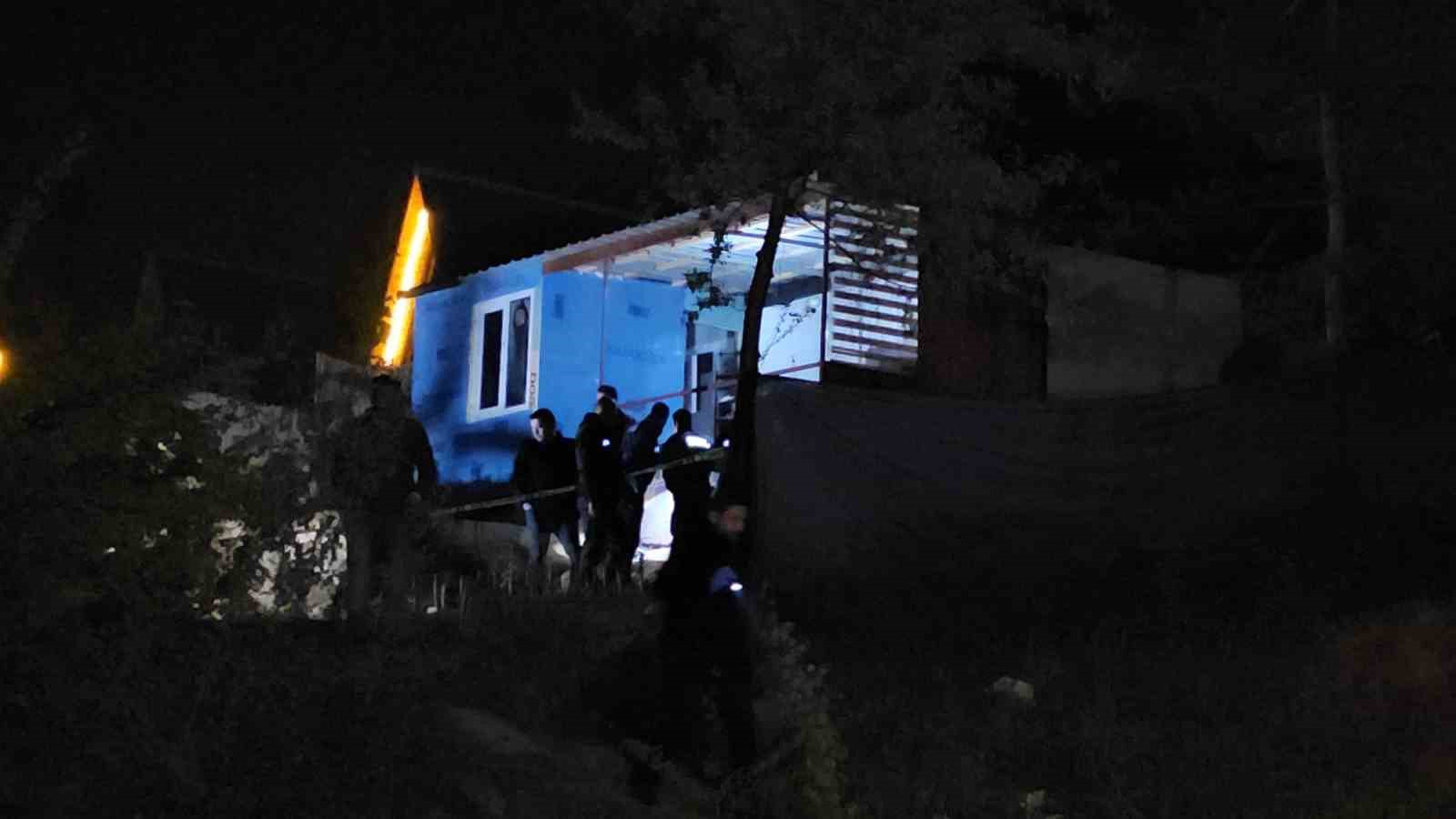 Kazara ateşlendiği öne sürülen tabancayla başından vurularak hayatını kaybetti