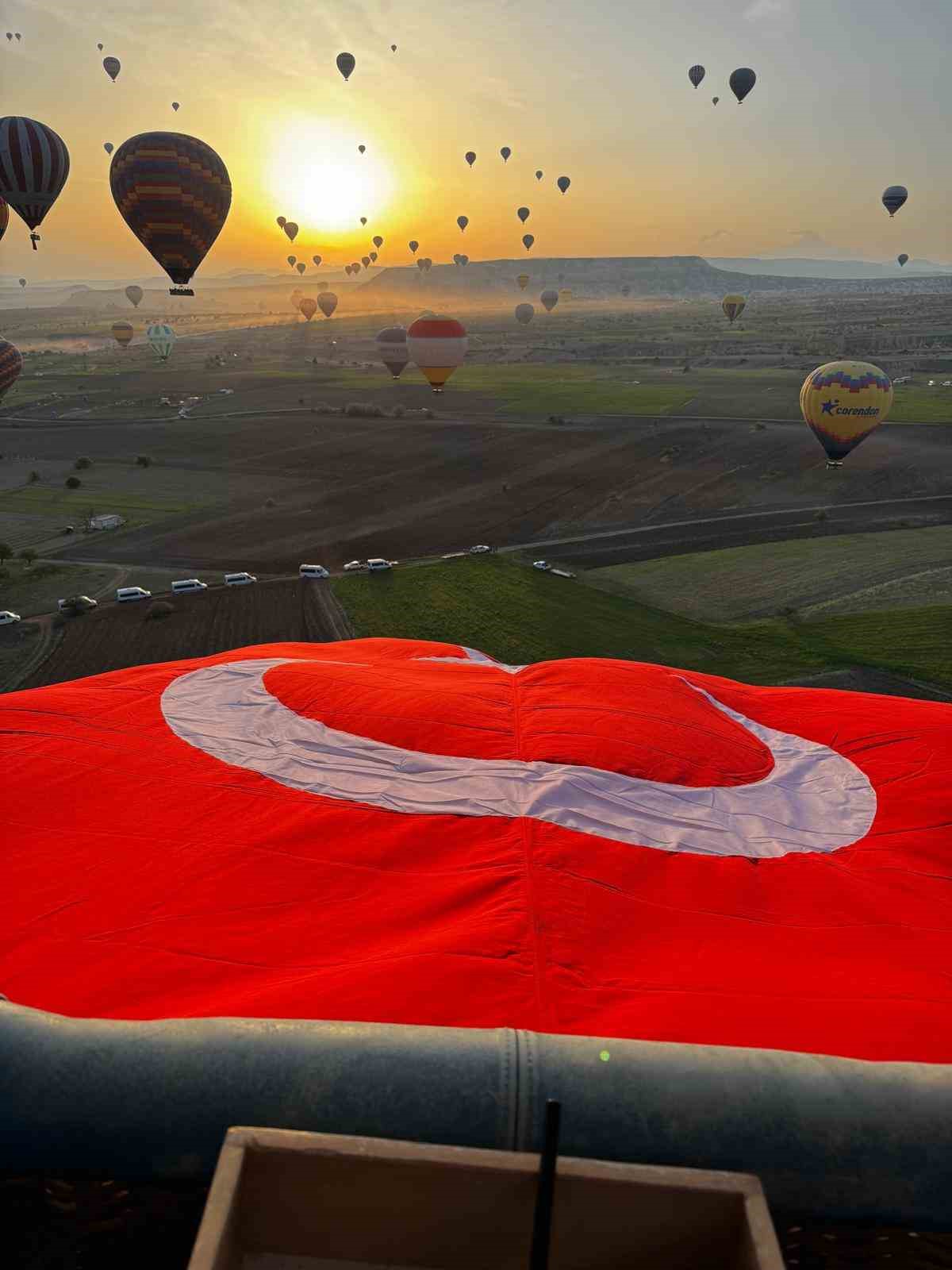 23 Nisan kutlamaları gökyüzünde başladı