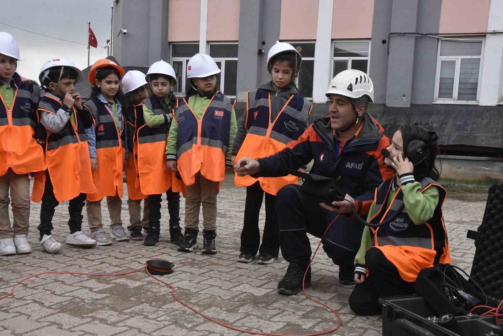 AFAD’tan çocuklara gönüllülük ve afet bilinci eğitimi