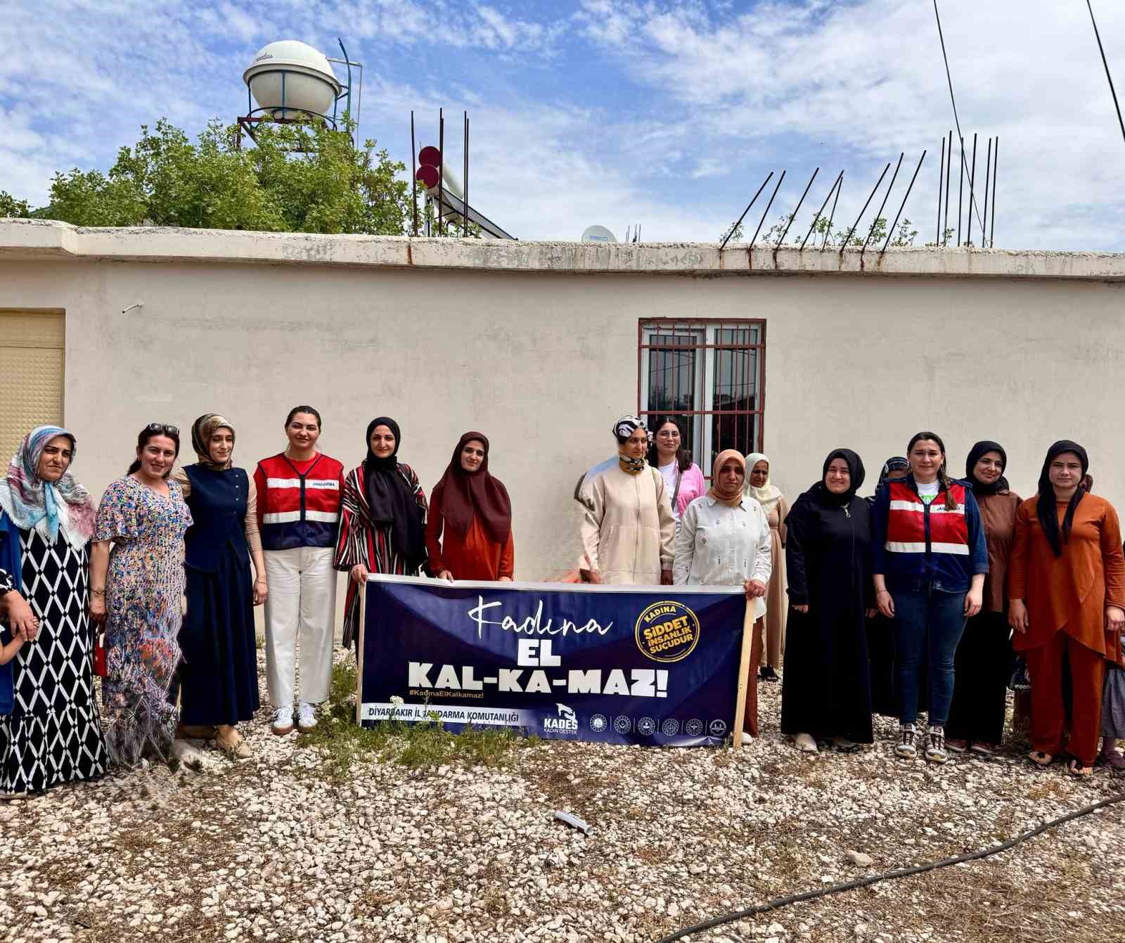 Jandarma, kadınlara bilgilendirmede bulundu