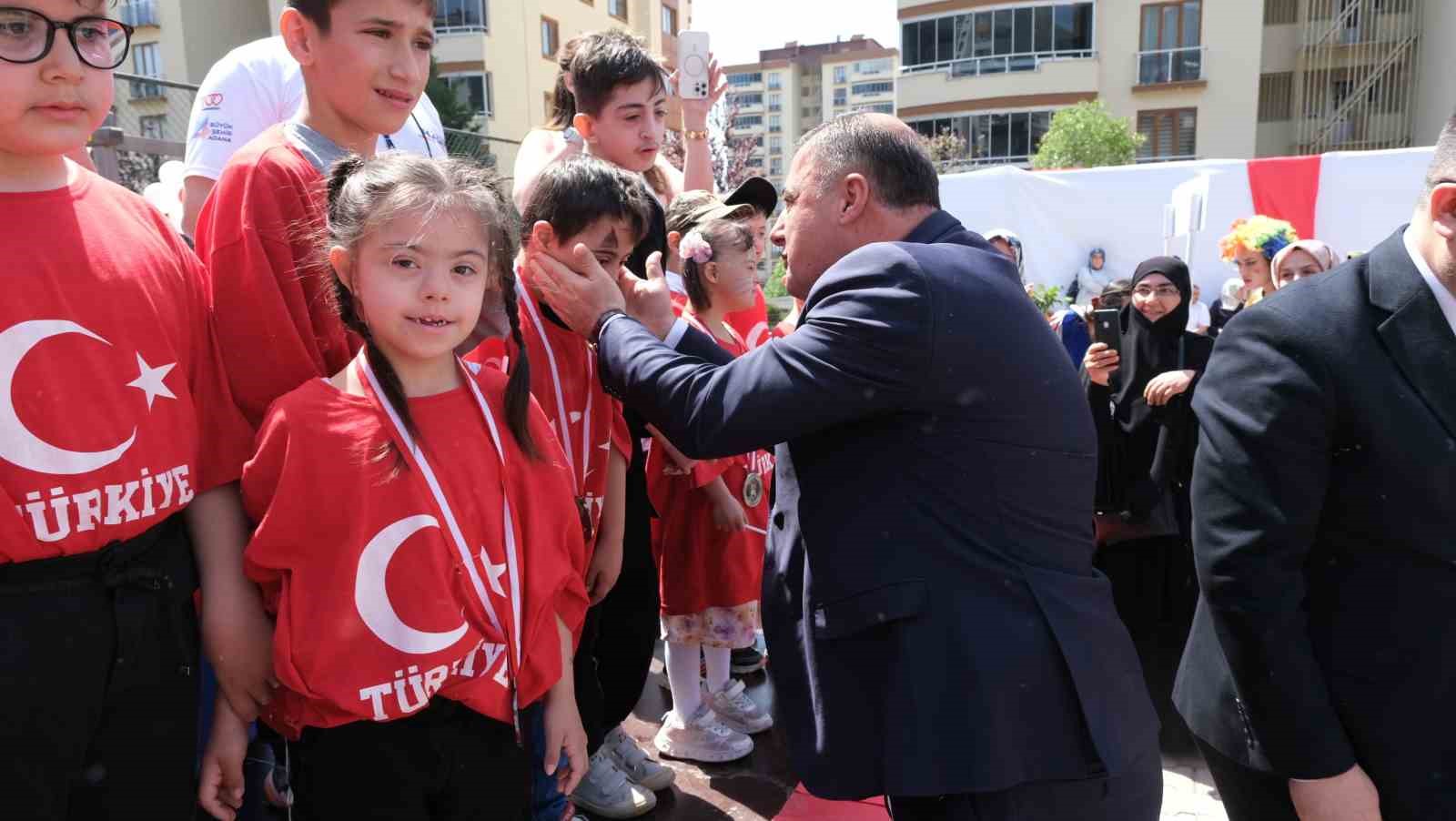 Özel öğrenciler, şenlikte eğlendi