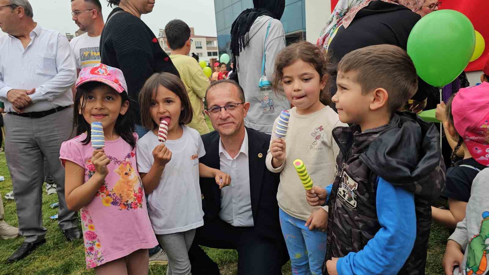 Başkan Doğanca’dan Kuyucaklı çocuklara 23 Nisan hediyesi