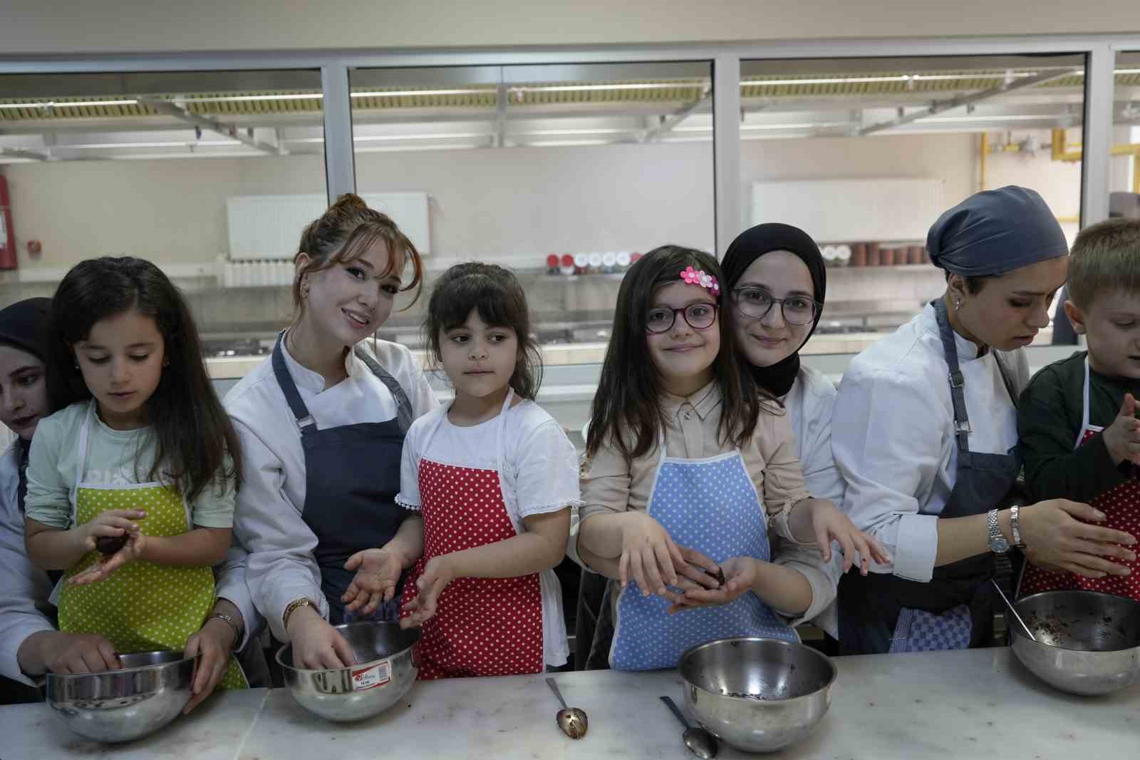 Gümüşhane’de anaokulu öğrencileri 23 Nisan’da aşçı oldu