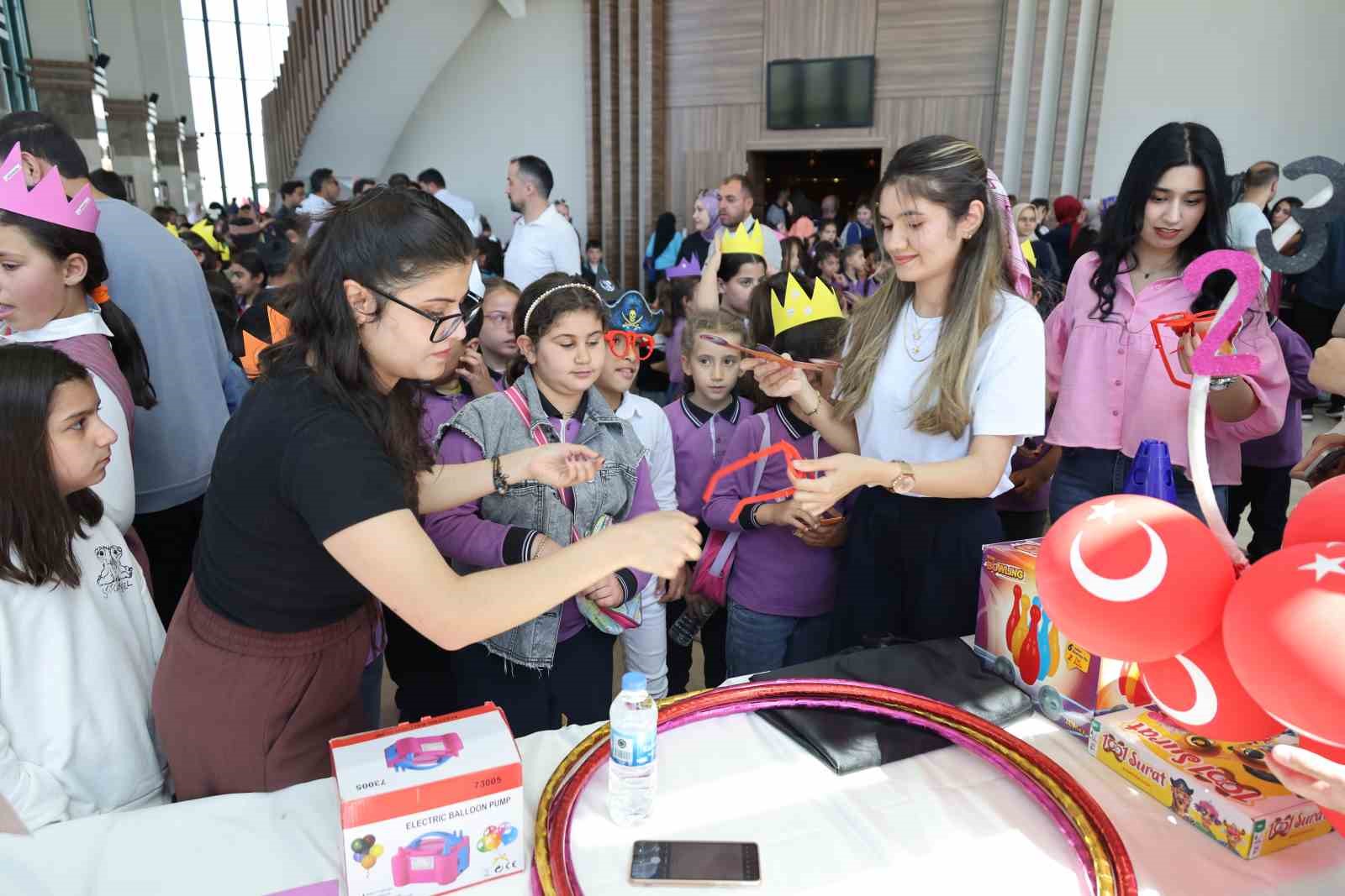 Hasan Kalyoncu Üniversitesi’nde çocuklar 23 Nisan coşkusunu yaşadı