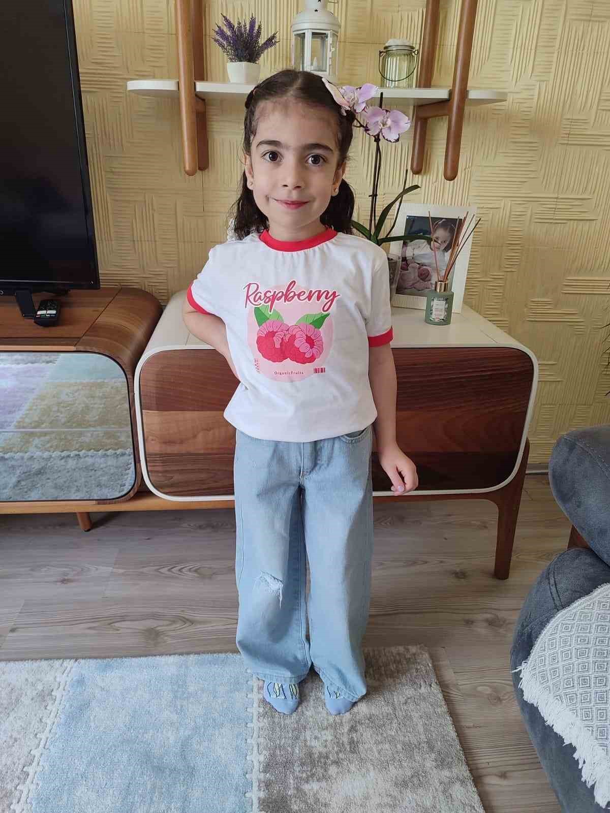 Oyun oynarken otomobilin çarptığı minik kız hayatını kaybetti