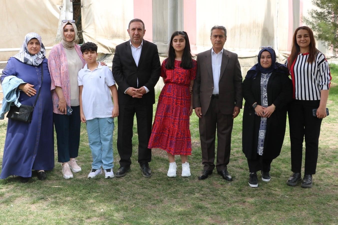 Koruma ve bakım altında bulunan &ccedil;ocuklar, 23 Nisan coşkusunu Diyarbakır Hipodromu&rsquo;nda yaşadı
