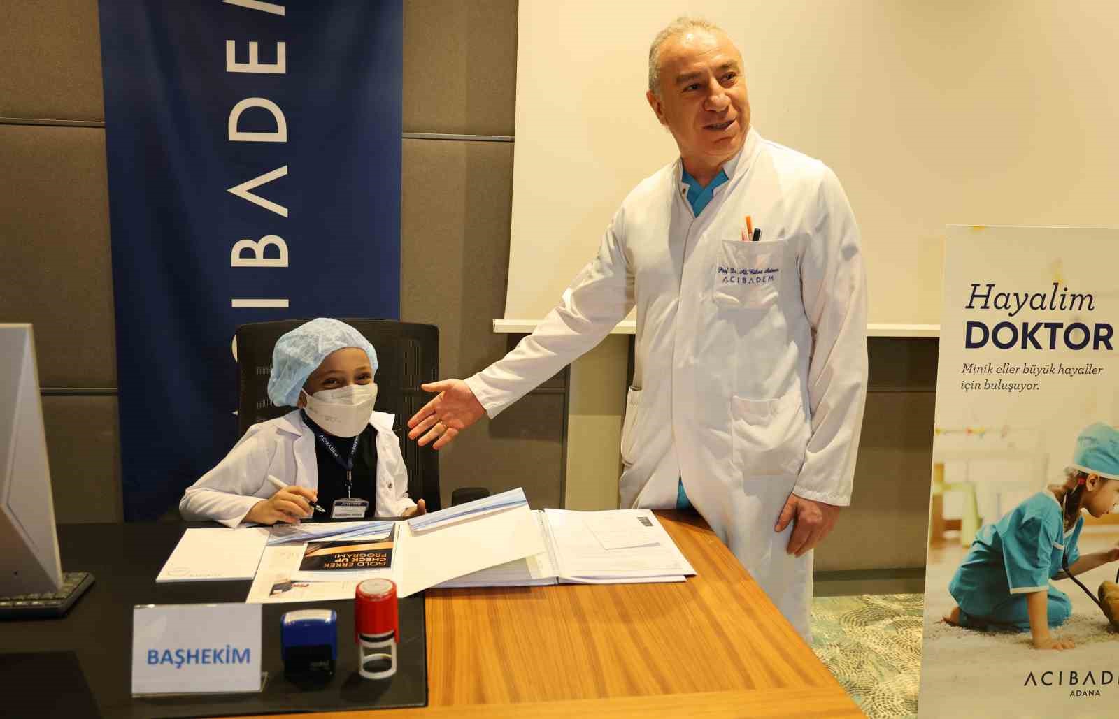 &Ccedil;ocuklar doktor olup maketler &uuml;zerinde ameliyat yaptı
