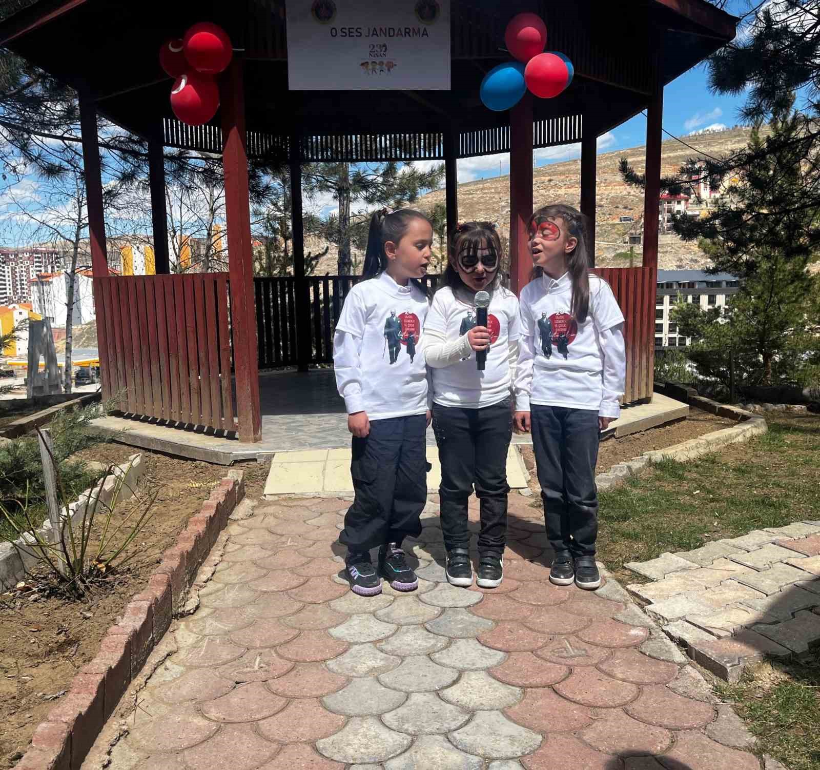 Jandarmadan çocuklara unutulmaz 23 Nisan kutlaması: "O ses jandarma"