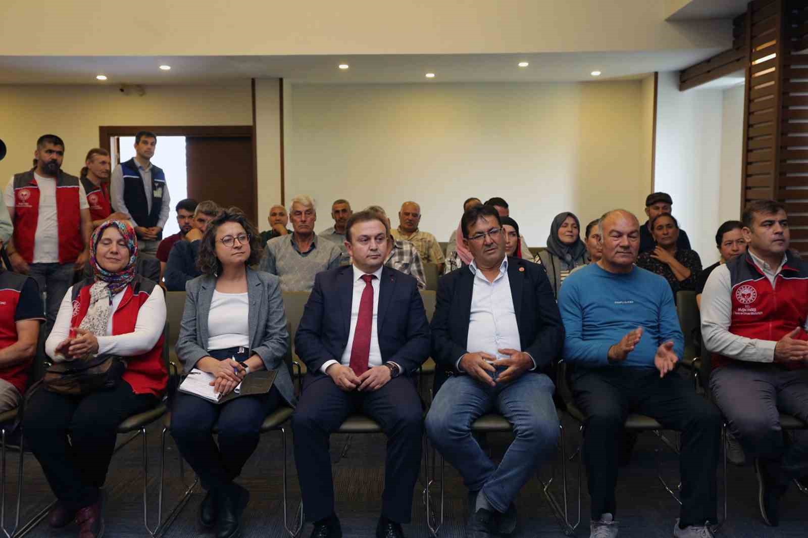 ‘Anneleri Aşılat, Buzağını Yaşat’ projesi eğitim toplantısı Ortaca’da gerçekleştirildi