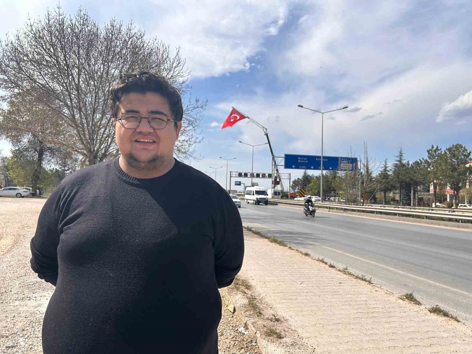 43 metre yüksekliğe dev Türk bayrağı