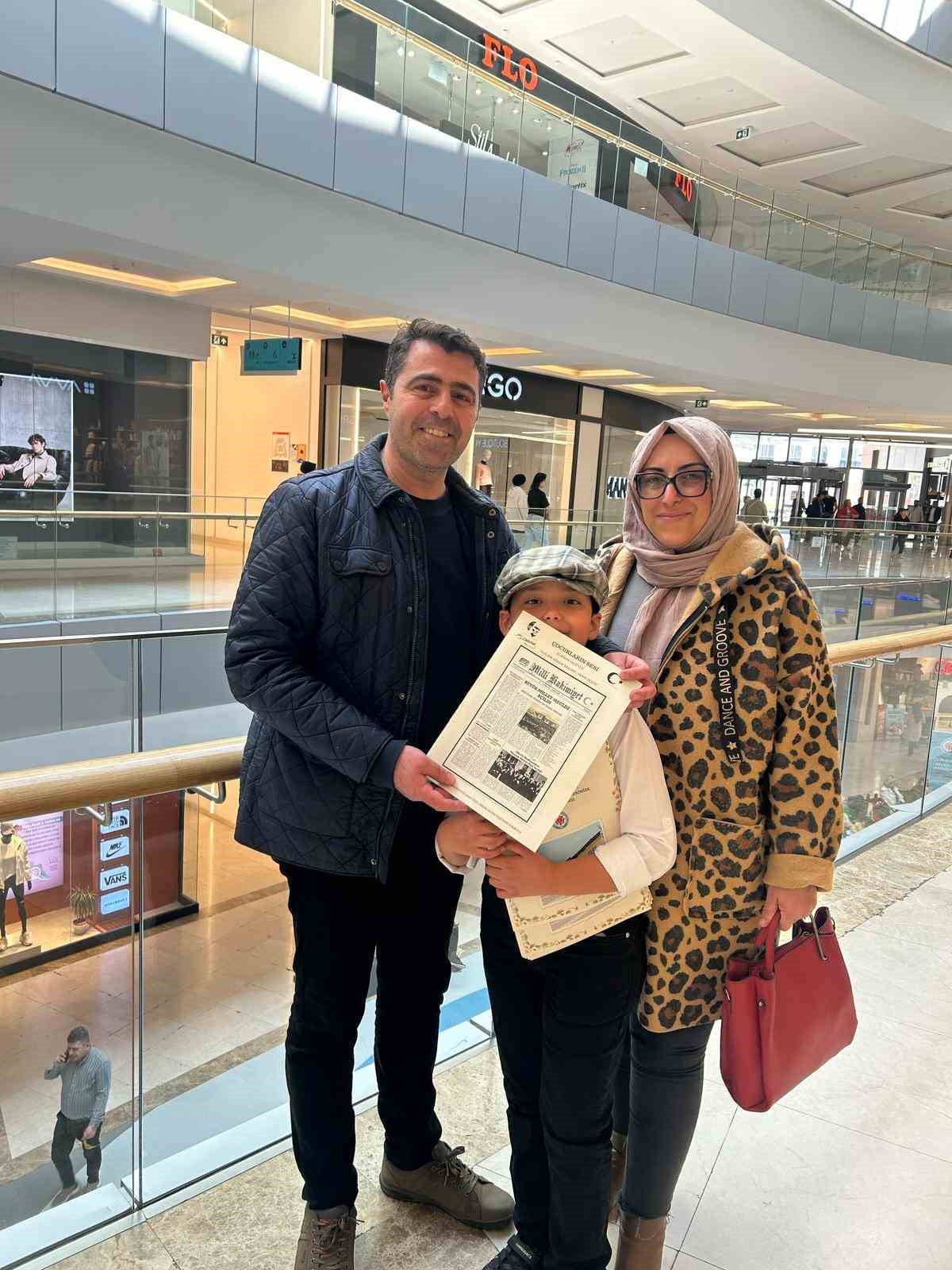 Sivas&rsquo;ta minikler, 23 Nisan&rsquo;ı kendi şiirleri ve gazeteleri ile kutladı
