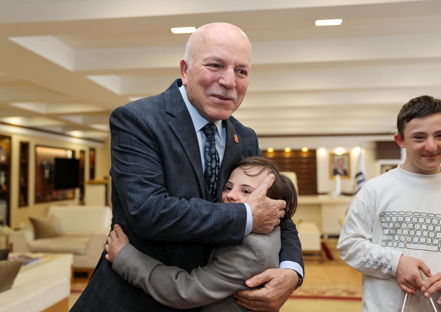 Başkan Sekmen; "Onların gözlerindeki ışık, bizlere umut ve ilham oldu"