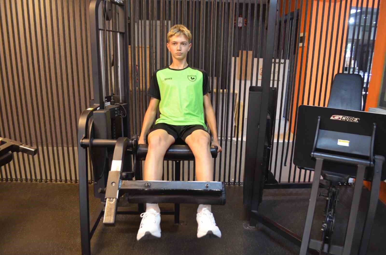 Milli Takıma seçilen Denizlisporlu Utku Berk Kuru, İzmir kampı öncesi güç depoluyor