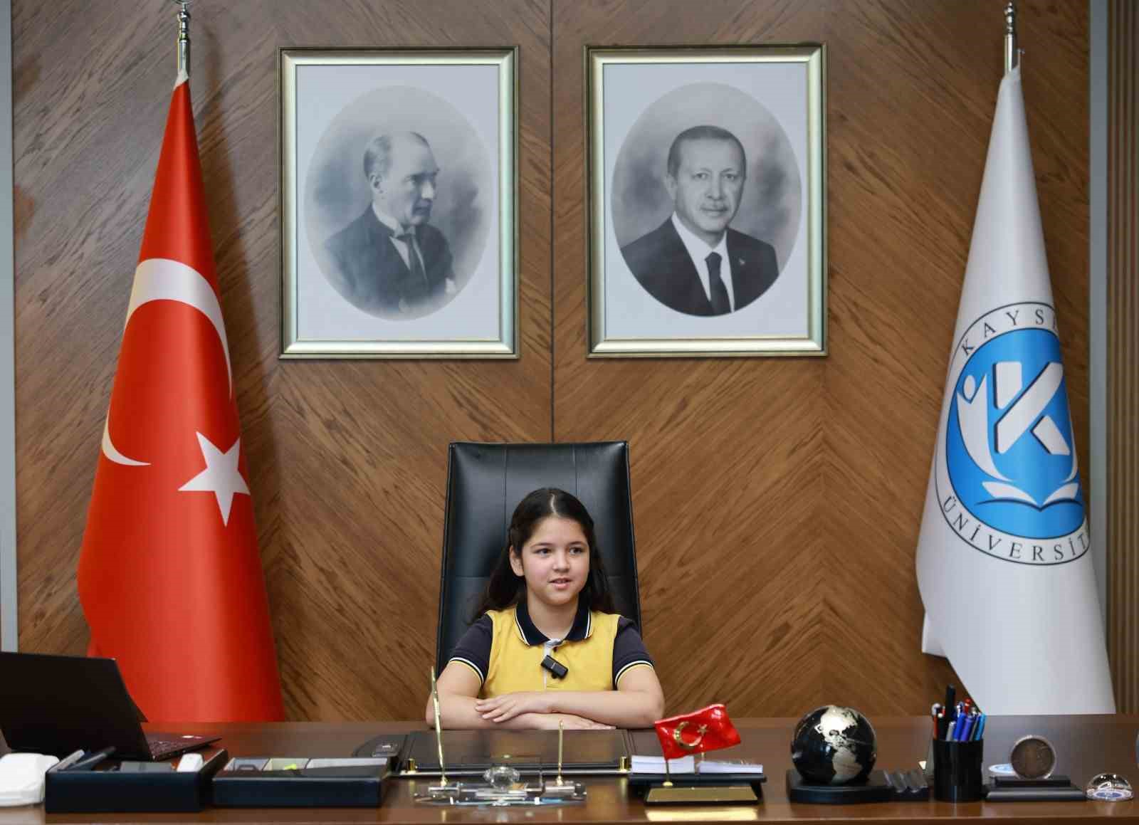 Rektör Karamustafa, koltuğunu 4. sınıf öğrencisine devretti