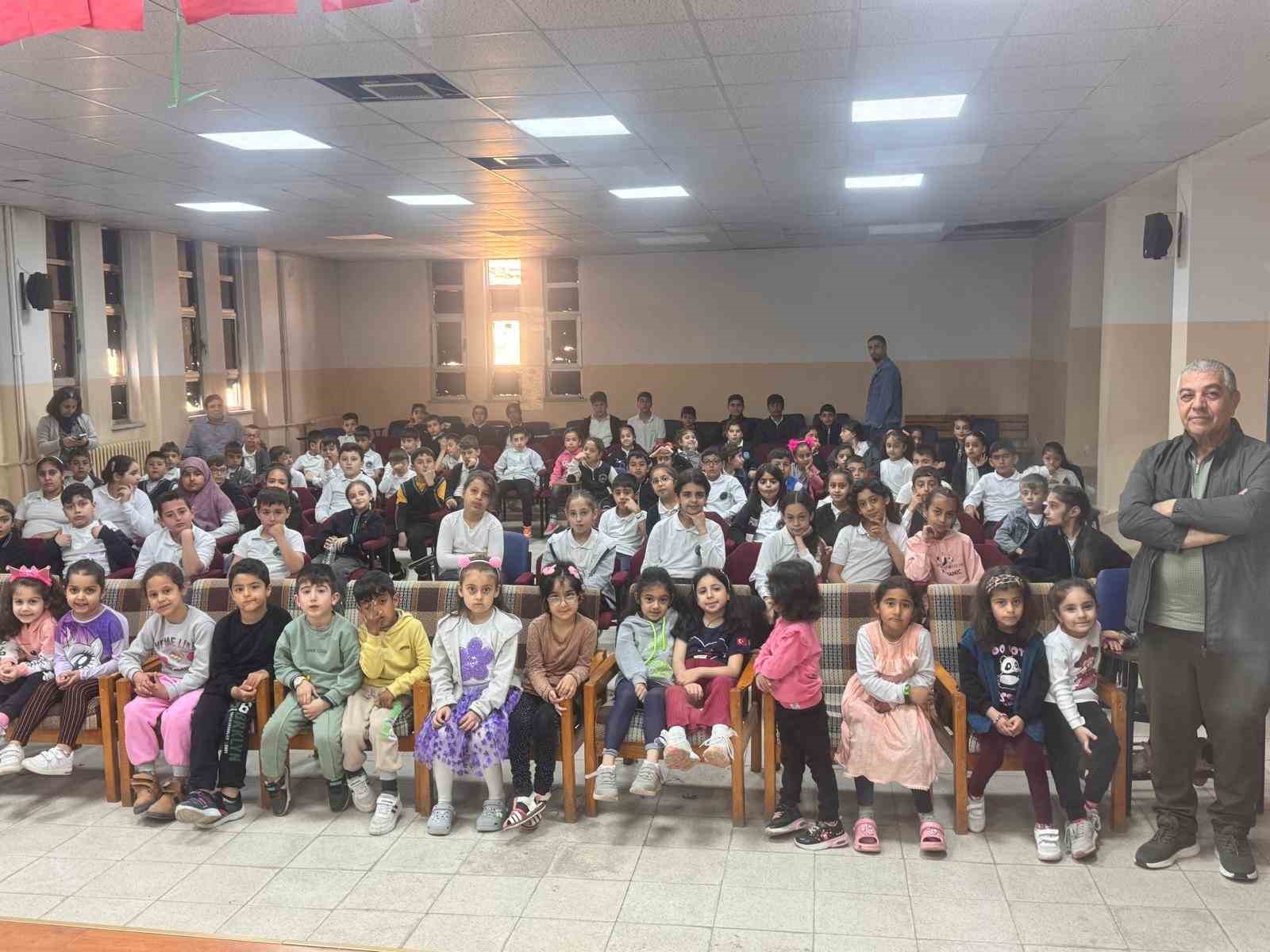 Elazığ’da öğrencilere deprem bilinci tiyatro ile aşılandı