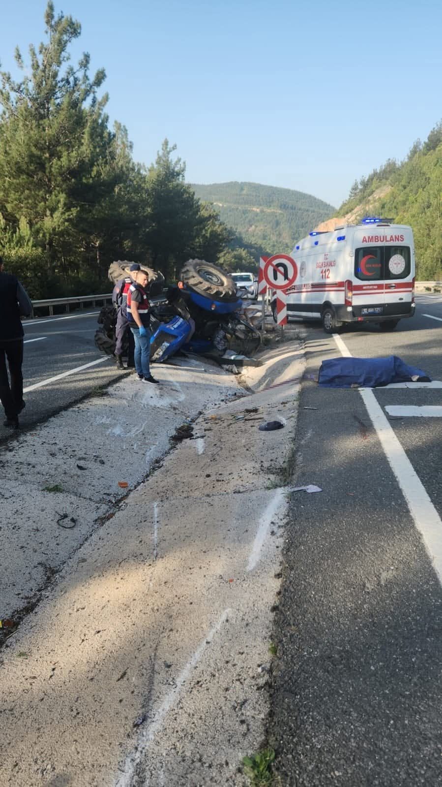 Traktör devrildi, sürücü hayatını kaybetti
