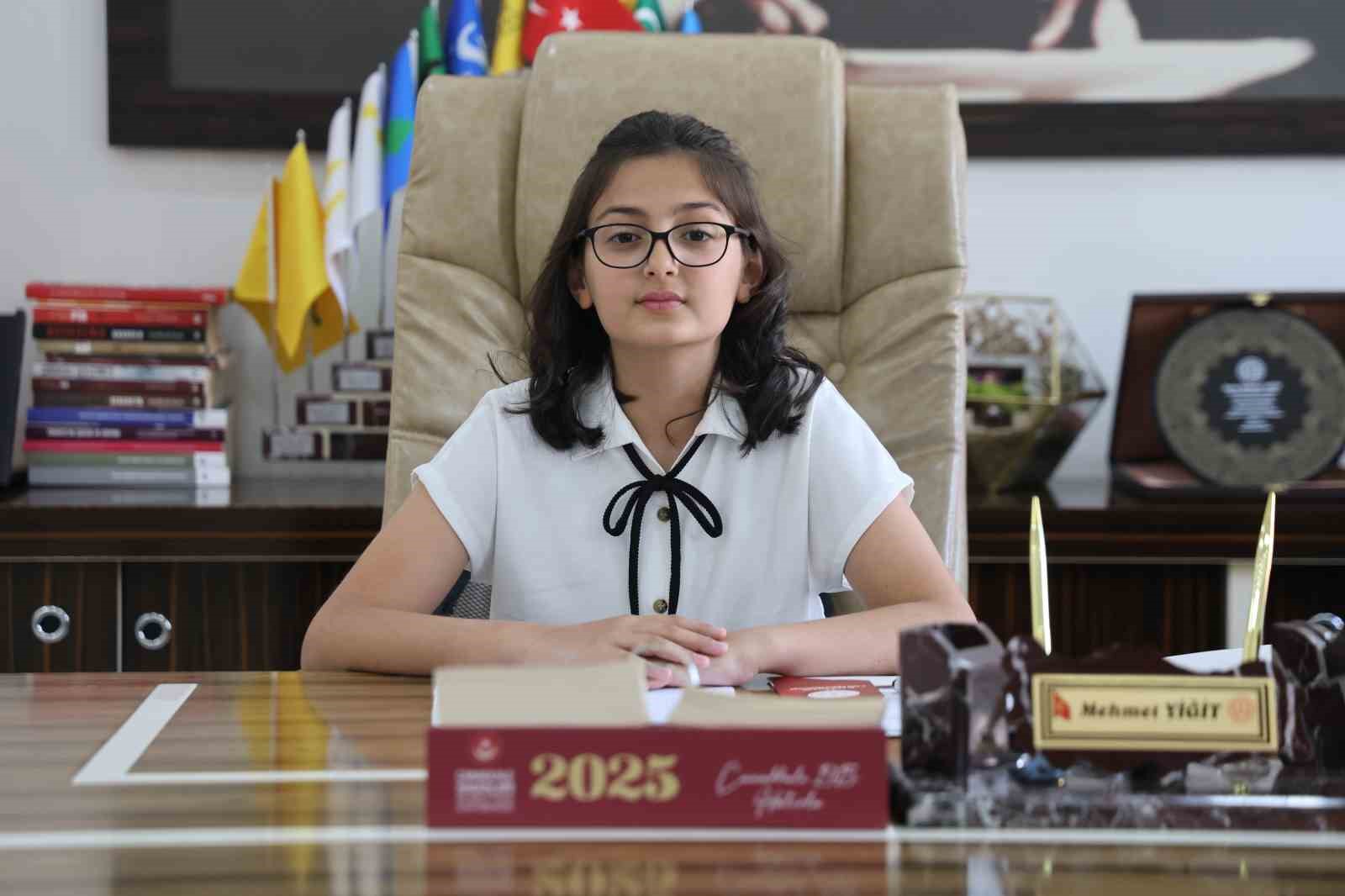 İl Milli Eğitim Müdürü koltuğuna oturan Elif’in ilk icraatı okul servislerinin güvenliği oldu