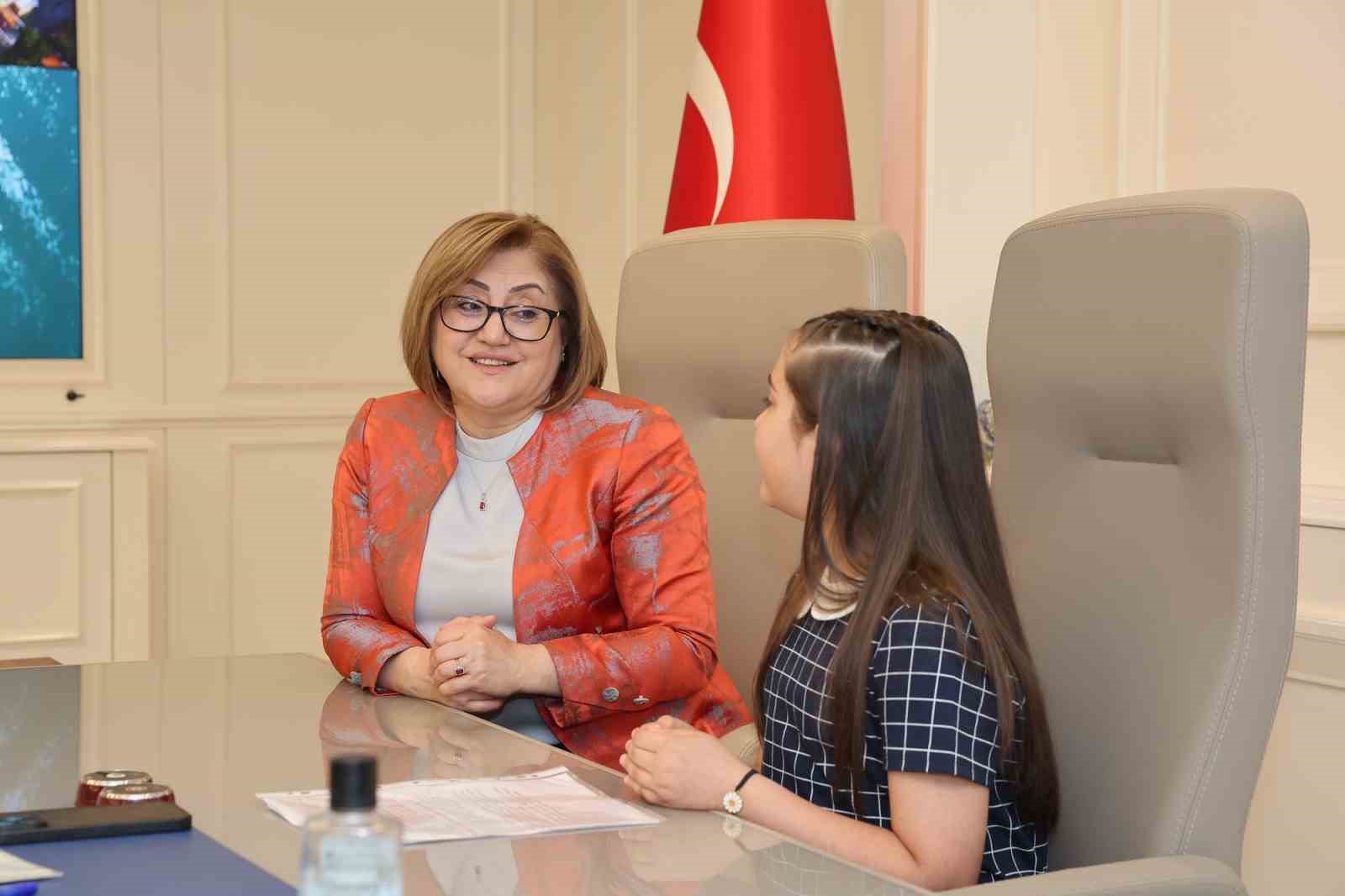 Şahin makamını minik Azra’ya devretti