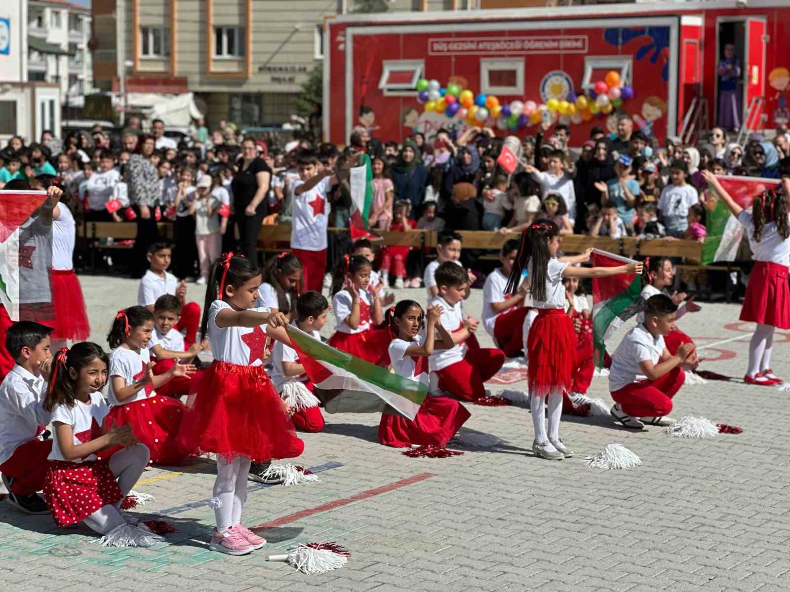 Malatya’da 23 Nisan Coşkusu, minikler bayramlarını renkli etkinliklerle kutladı