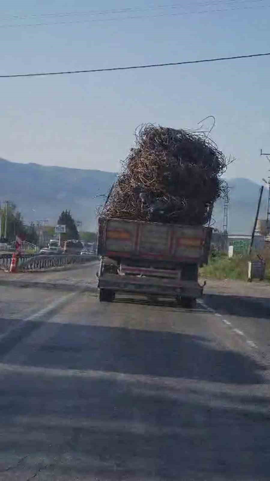 Yürekleri ağza getiren hurda yüklü tırın sürücüsüne ceza