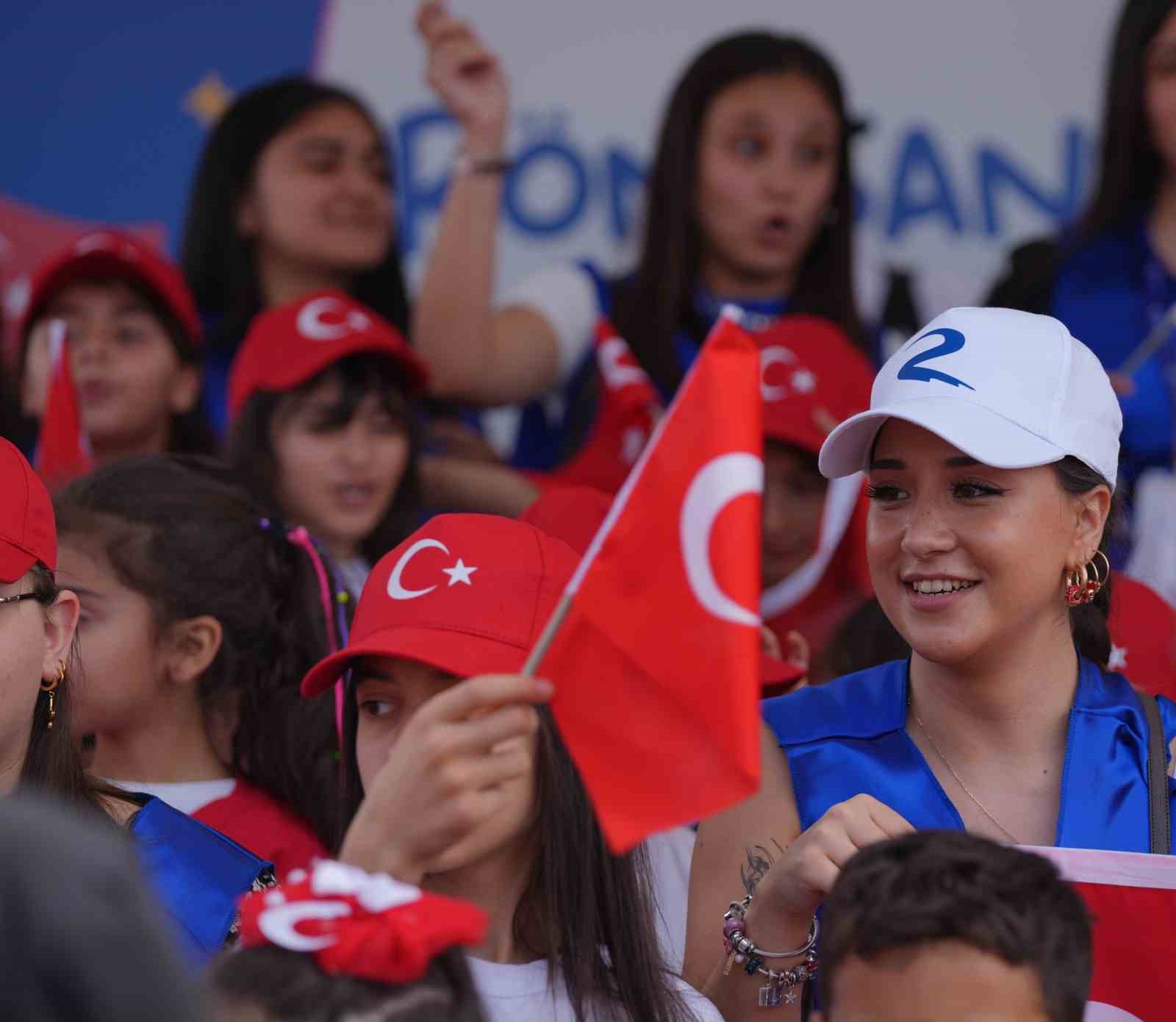 Rönesans Gönüllüleri 23 Nisan’ı deprem bölgesindeki çocuklar ile kutladı