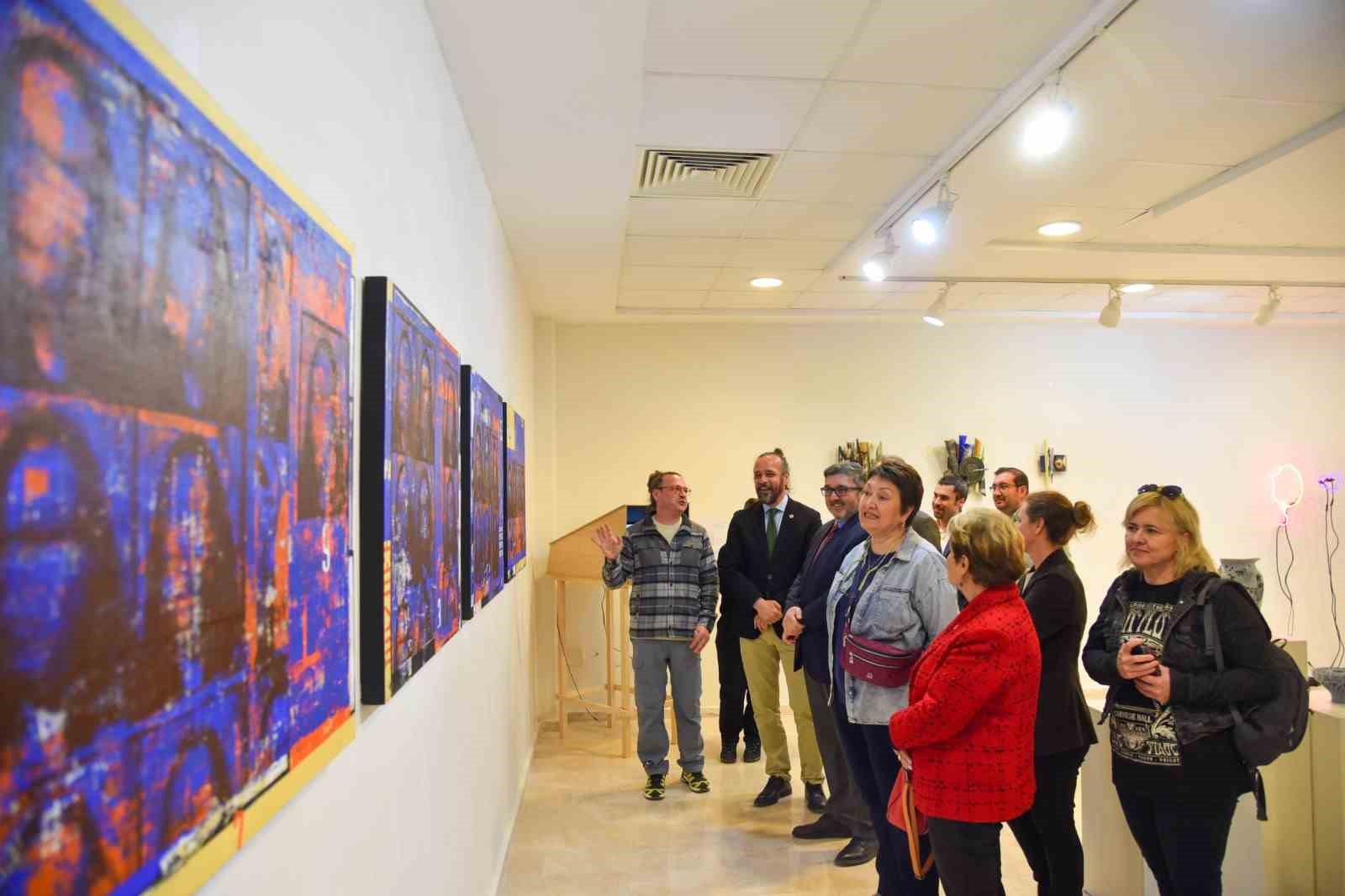 23 Nisan Ulusal Egemenlik ve Çocuk Bayramı sergisi sanatseverlerle buluştu