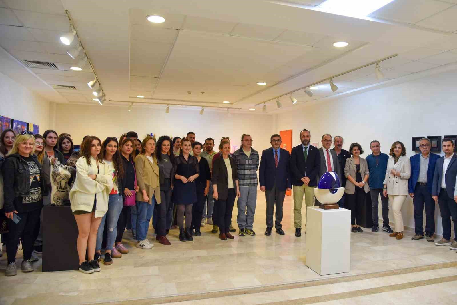 23 Nisan Ulusal Egemenlik ve &Ccedil;ocuk Bayramı sergisi sanatseverlerle buluştu
