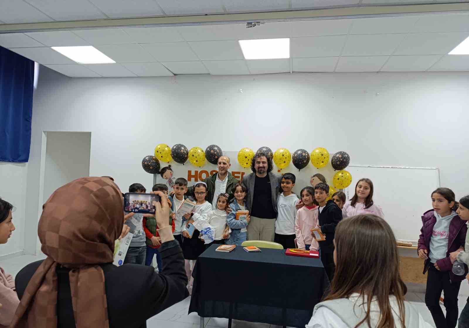 Yazar Topdemir &ouml;ğrencilerle buluştu
