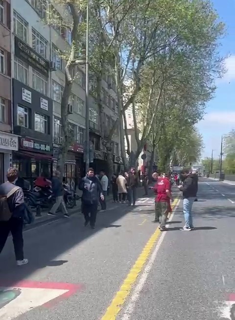 AFAD: "İstanbul’un Silivri açıklarında saat 12.49’da 6.2 büyüklüğünde deprem meydana geldi."