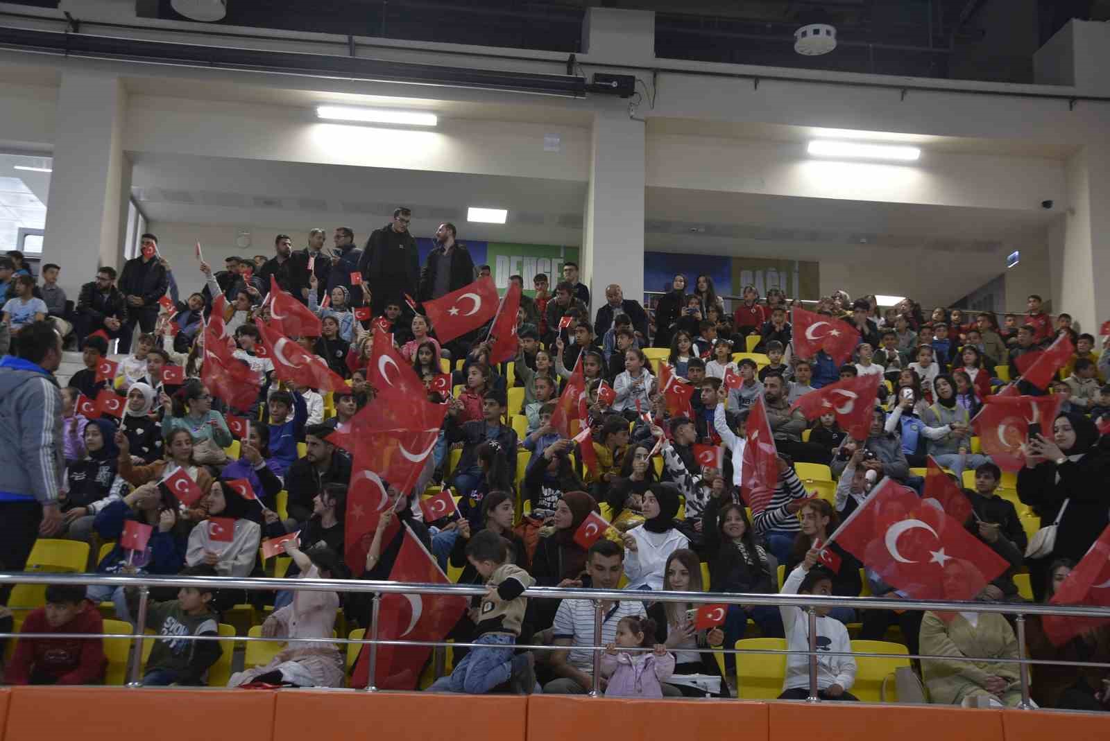 Bitlis&rsquo;te 23 Nisan coşkusu
