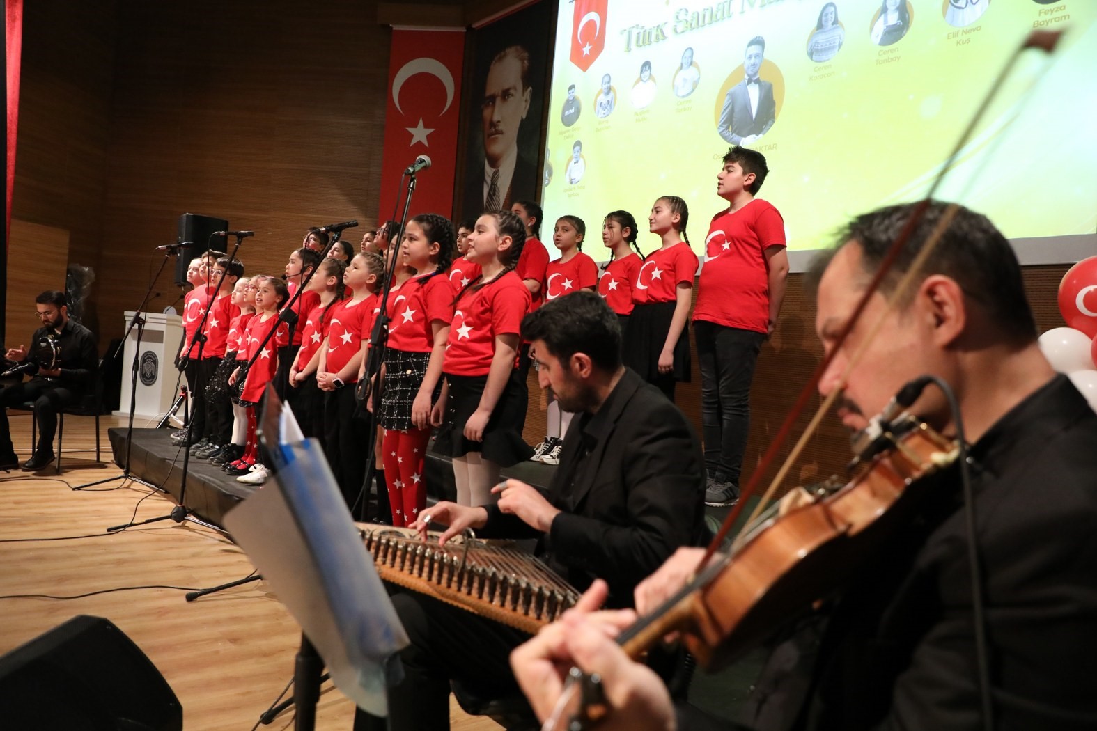 Büyük bayram, çocukların konseriyle coşkuyla kutlandı