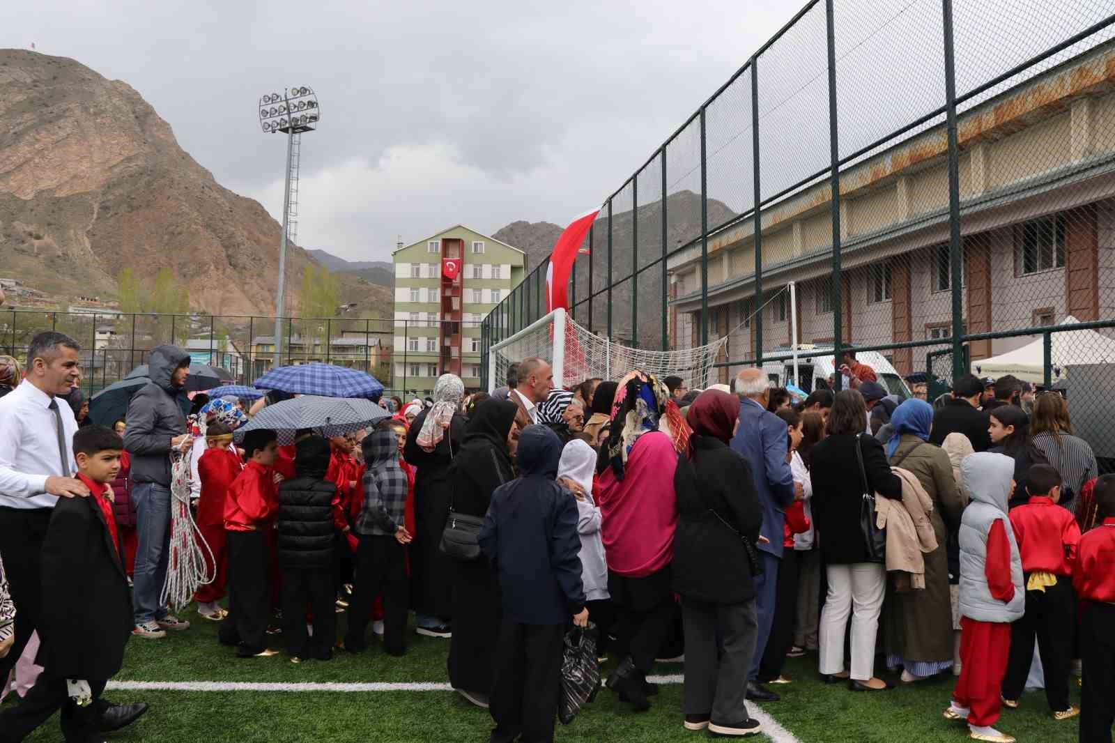 23 Nisan kutlamalarına yağmur engeli