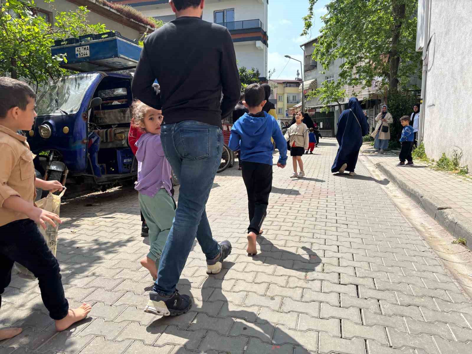 Ayakkabısız kaçtılar