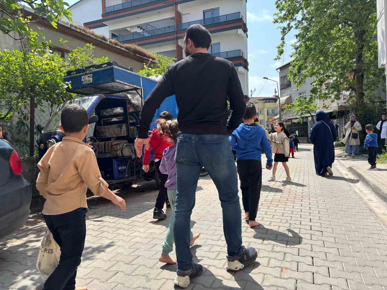 Ayakkabısız ka&ccedil;tılar
