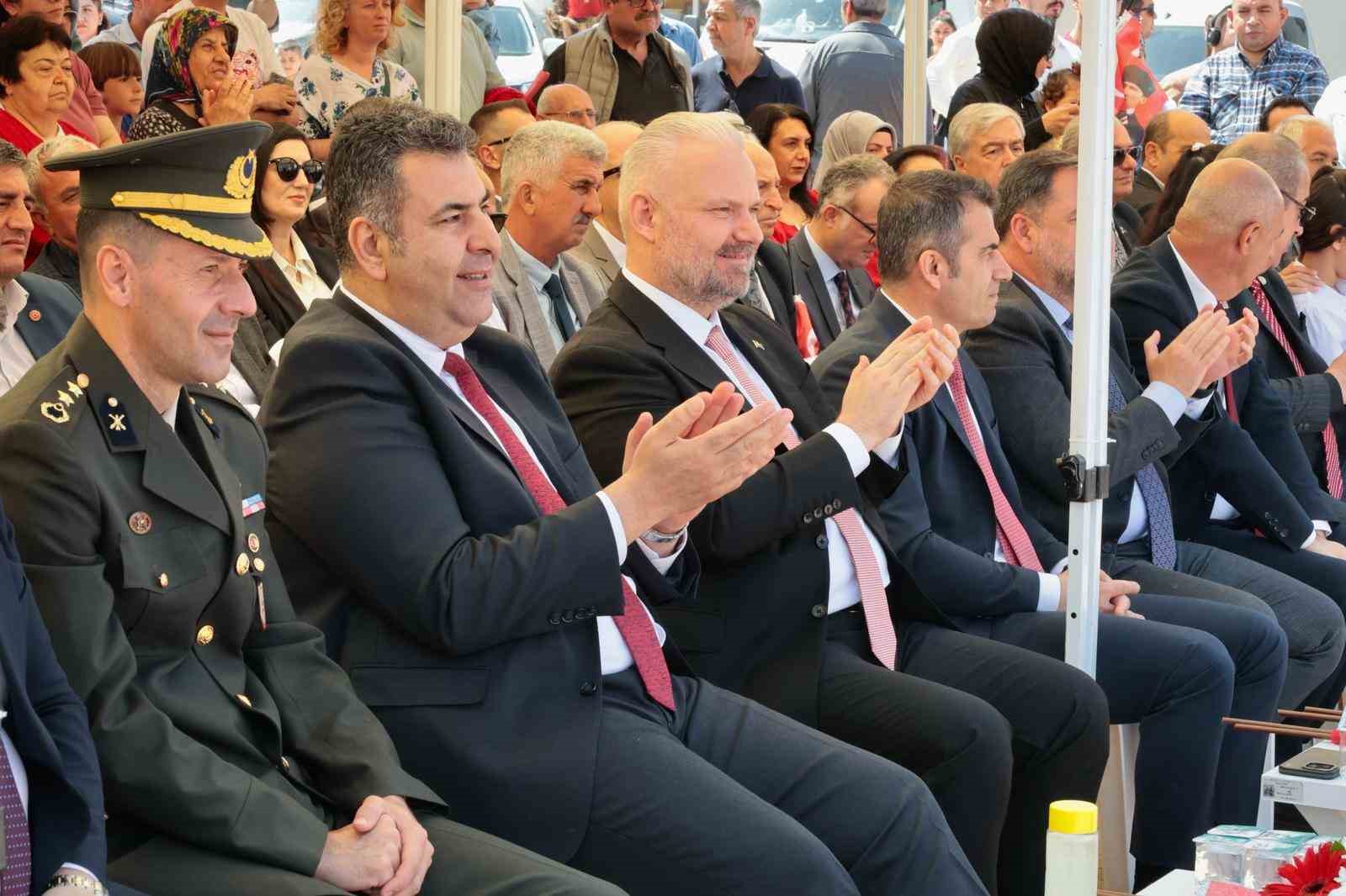 Menemen’de 23 Nisan coşkusu yaşandı