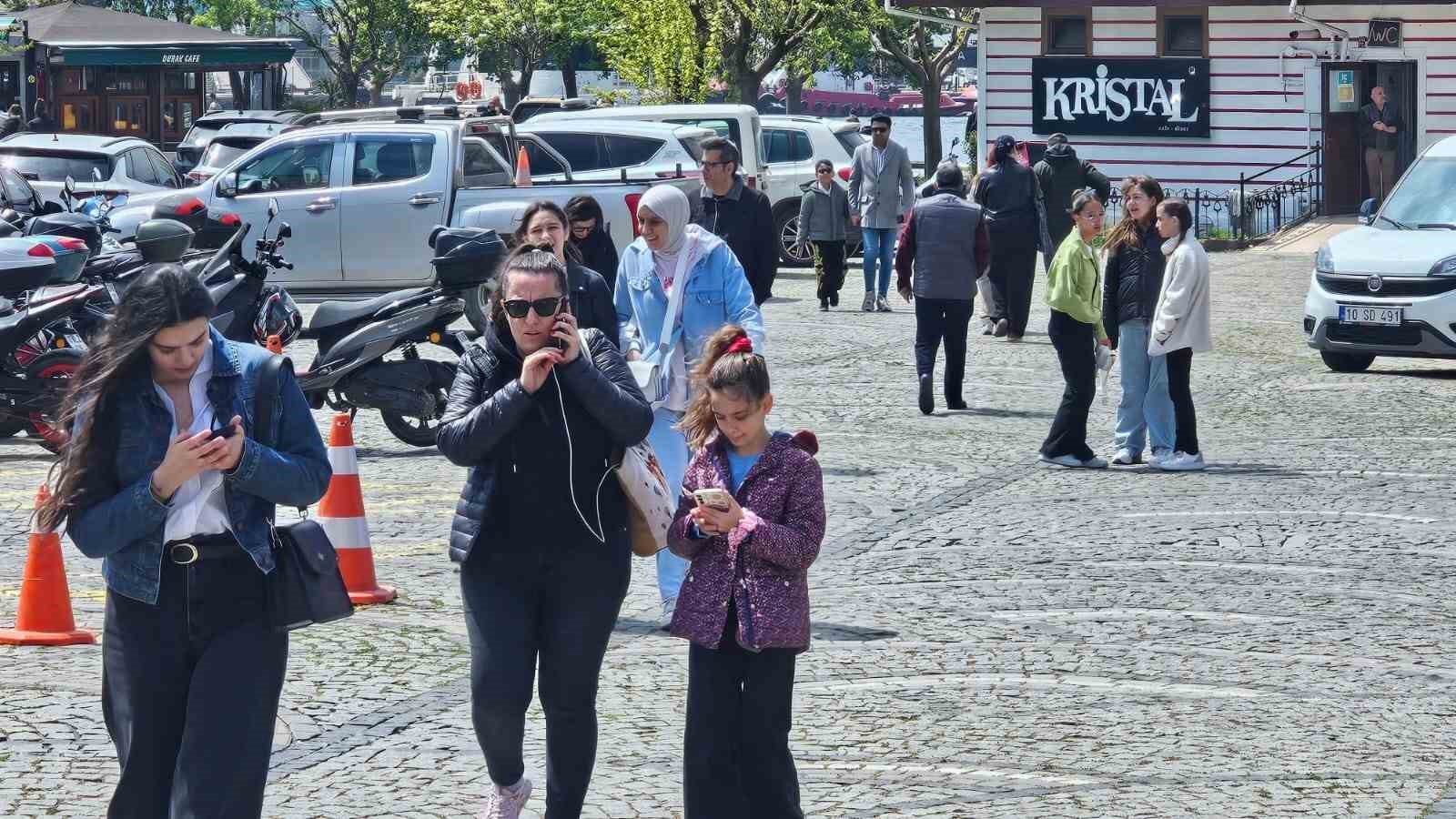 Marmara Denizi&rsquo;nde 6.2 b&uuml;y&uuml;kl&uuml;ğ&uuml;nde deprem Balıkesir&rsquo;de de hissedildi
