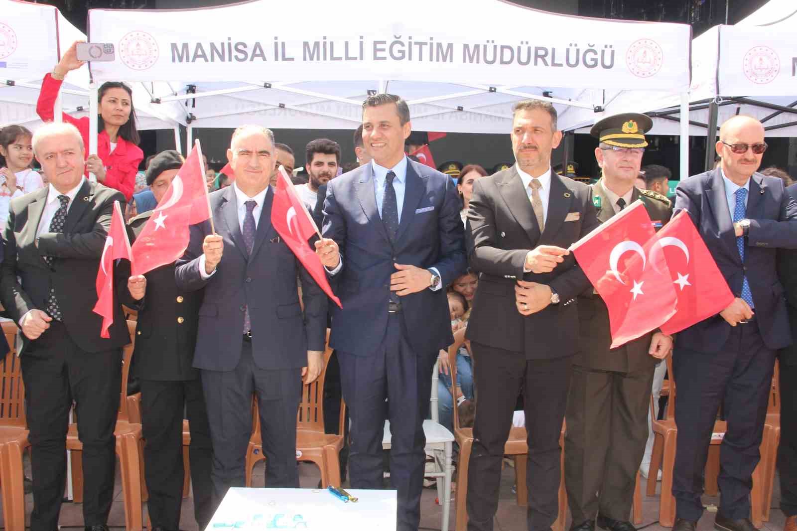 Manisa’da gökyüzünü balonlar renklendirdi
