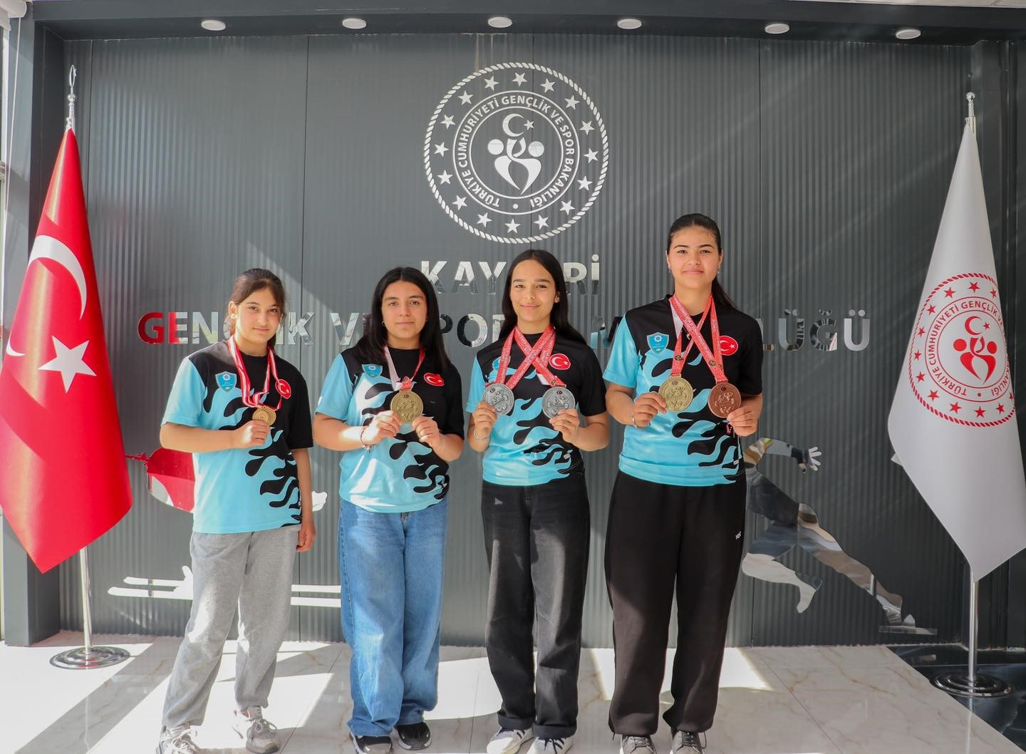 Şampiyonlardan Kabakcı’ya ziyaret