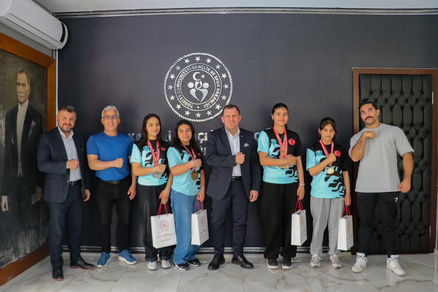 Şampiyonlardan Kabakcı’ya ziyaret