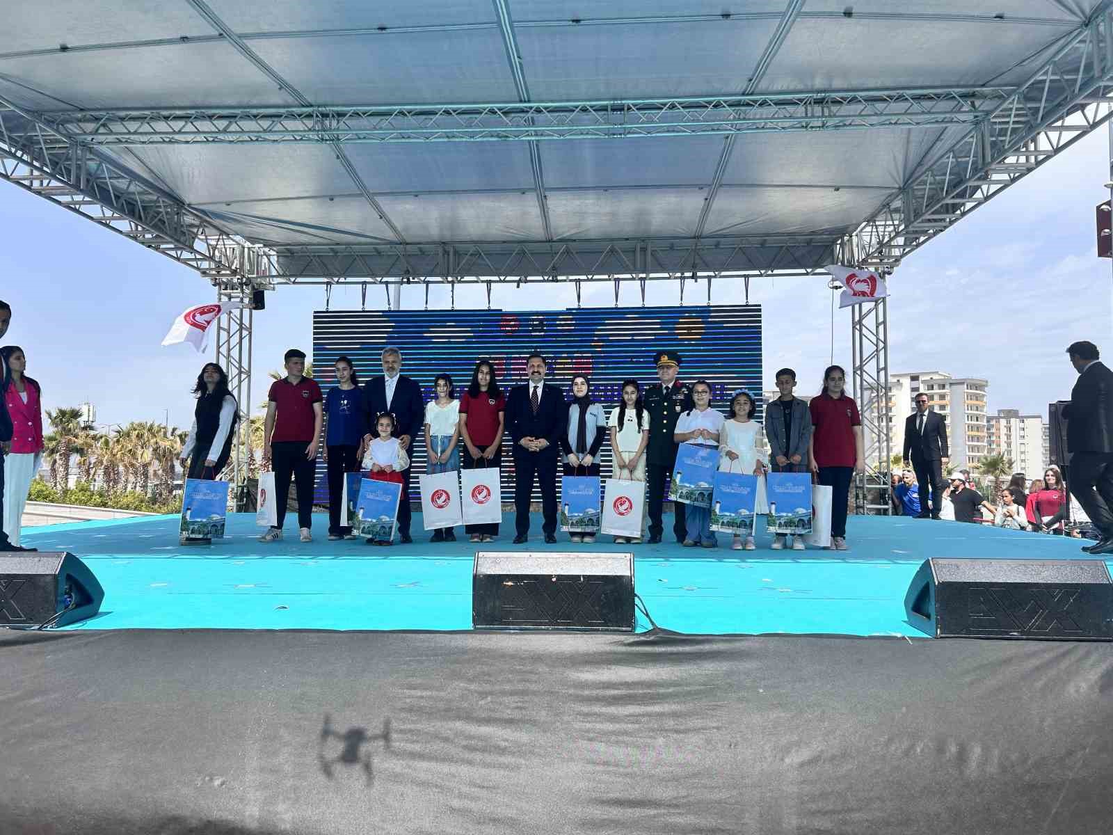 Depremin yaralarının sarıldığı Hatay&rsquo;da 23 Nisan coşkusu
