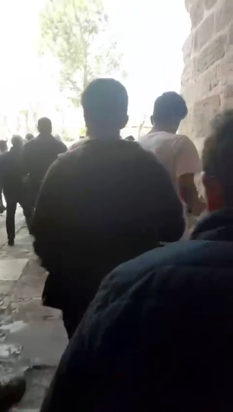 Ayasofya’da depreme yakalananlar kendilerini panikle dışarı attı
