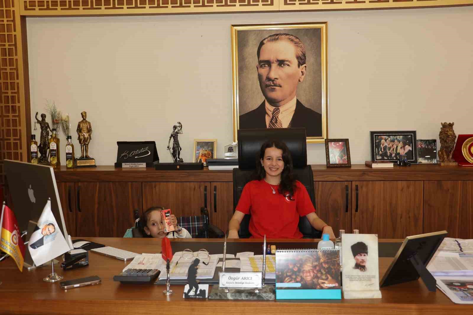 Başkan Arıcı makamını &ccedil;ocuklara emanet etti
