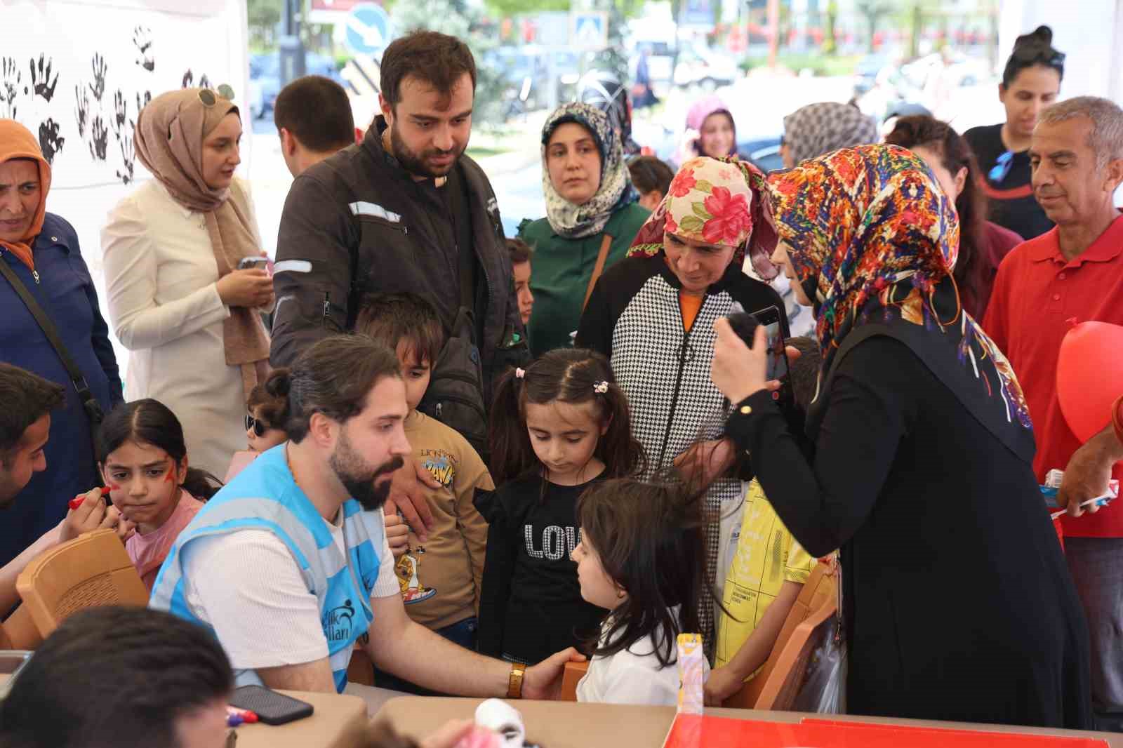 Elazığ’da 23 Nisan şenliklerinde çocuklar doyasıya eğlendi
