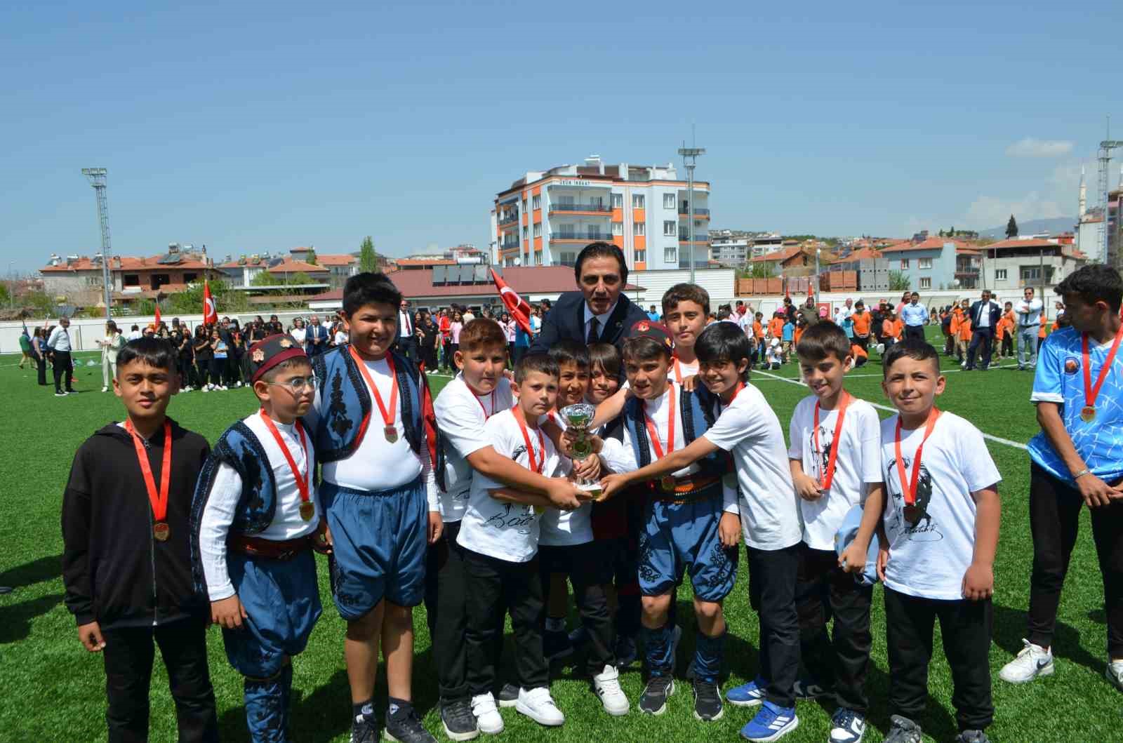 Selendi’de 23 Nisan coşkusu