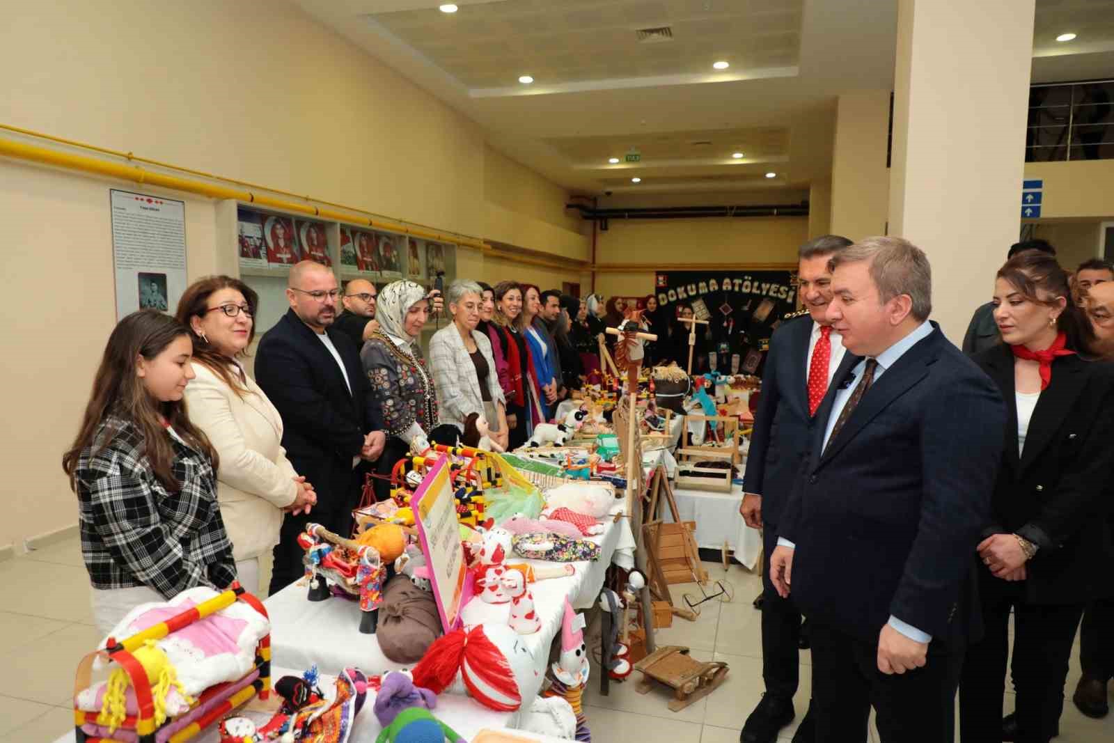 Gelenekten Geleceğe 23 Nisan Nostaljik Oyuncak Sergisi açıldı