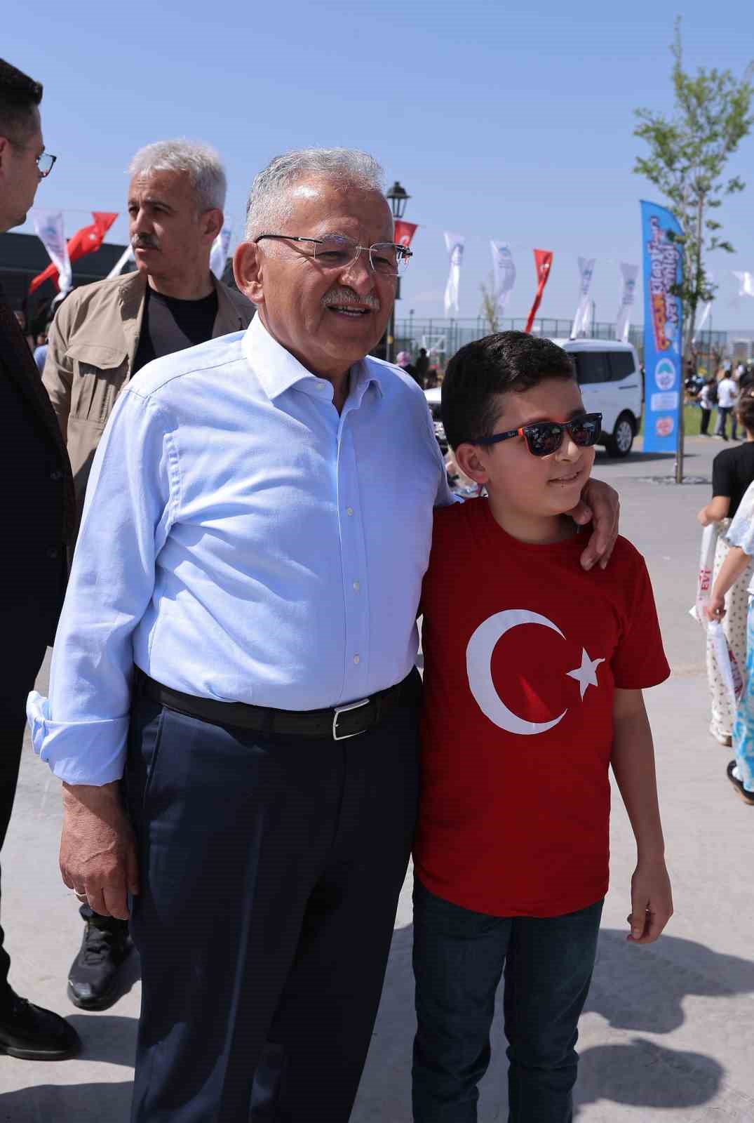 2’nci Kitap Fuarı ve Şenliği miniklerle doldu taştı