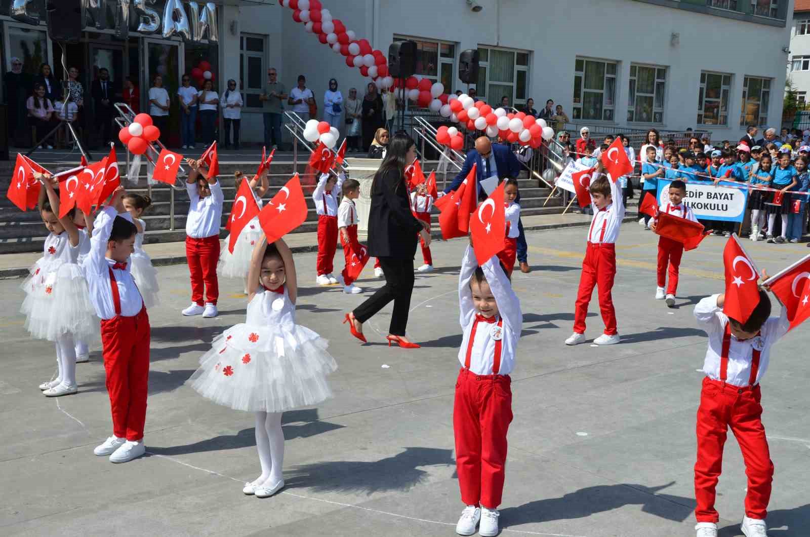 23 Nisan okullarda da coşkuyla kutlandı
