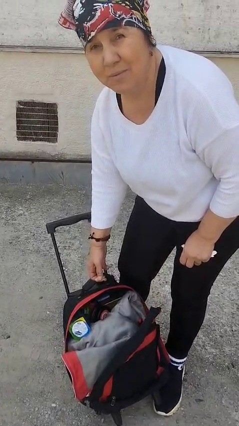 Maltepe’de deprem anında deprem çantasını alarak dışarı çıktı
